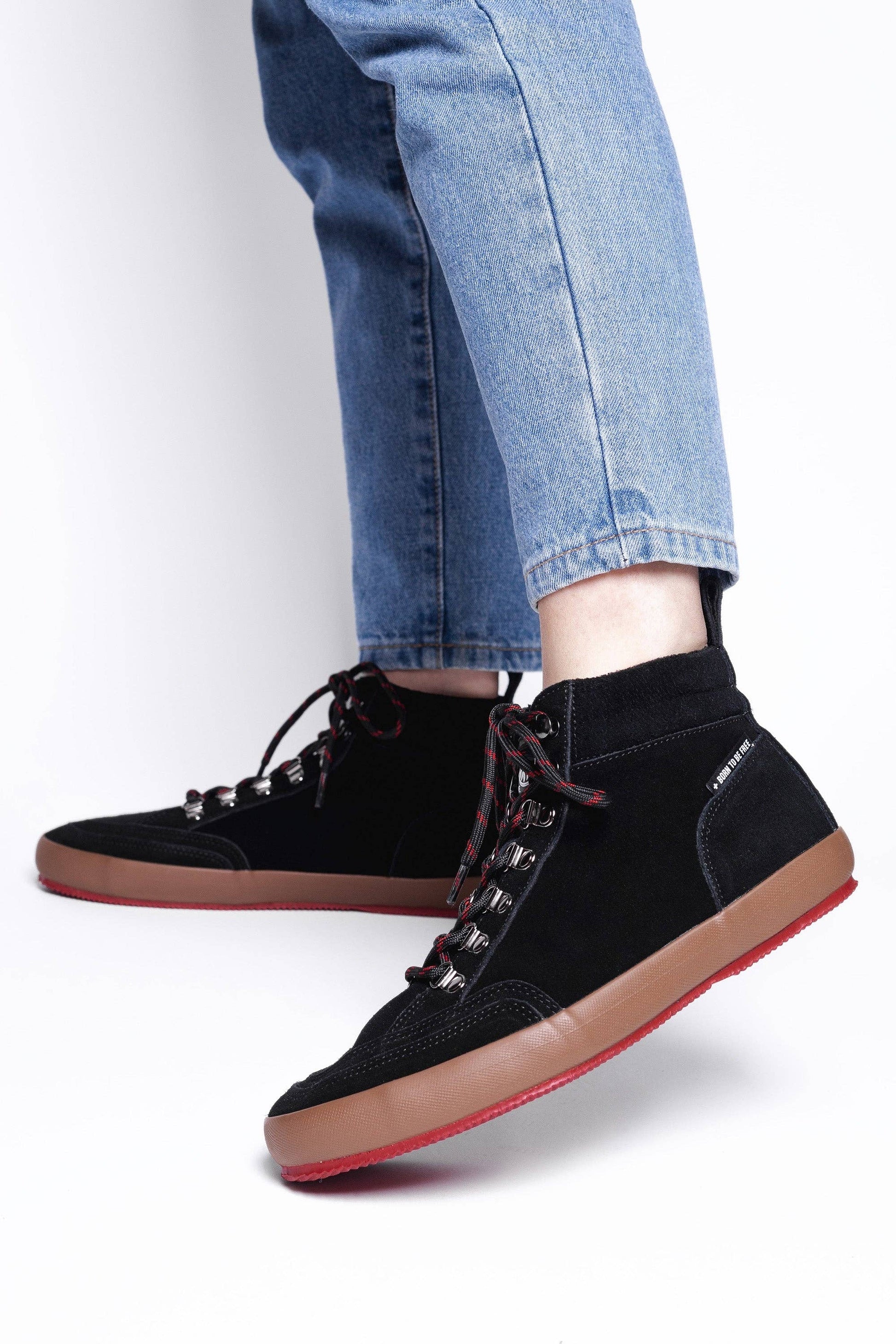 Highland Black: 43