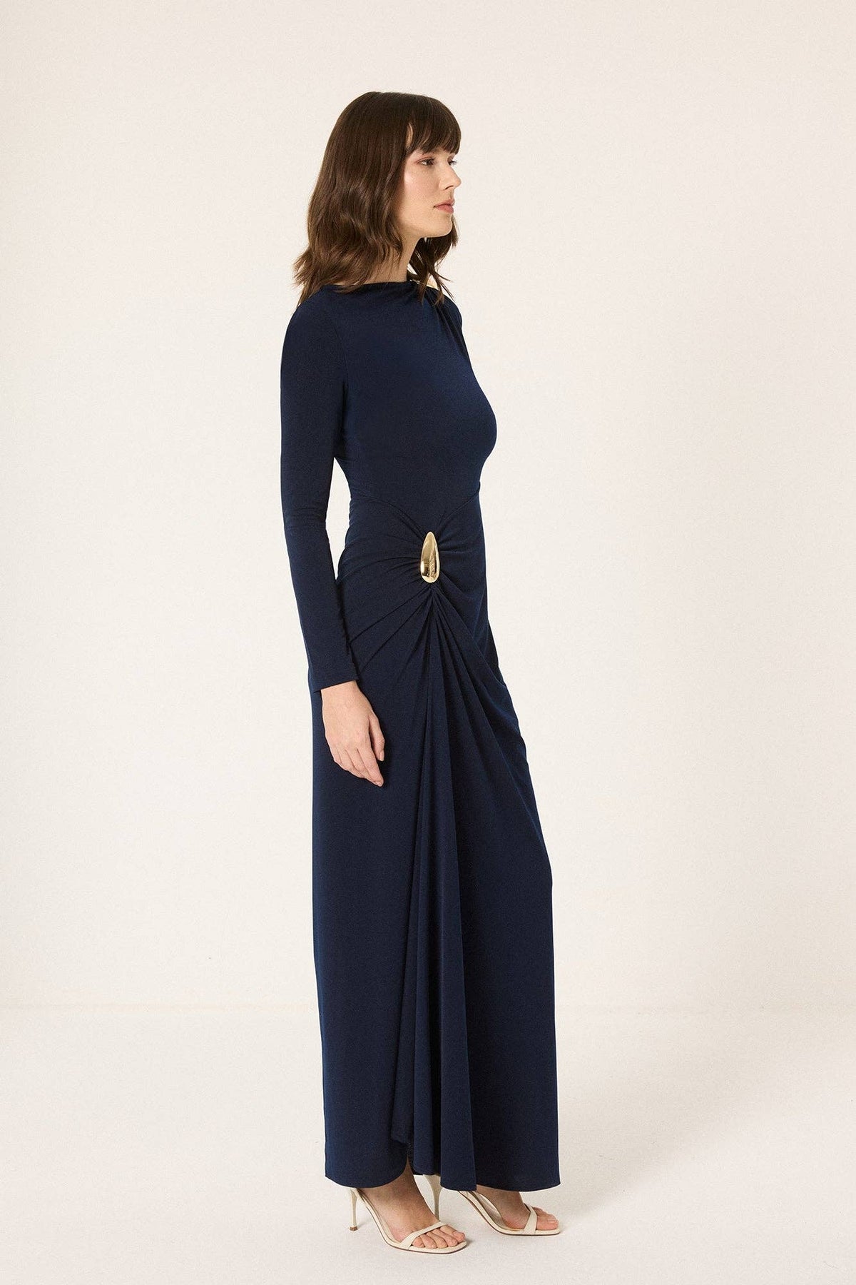 Robe maxi drapée avec détail boucle – Élégante et sculptante – Bleu marine