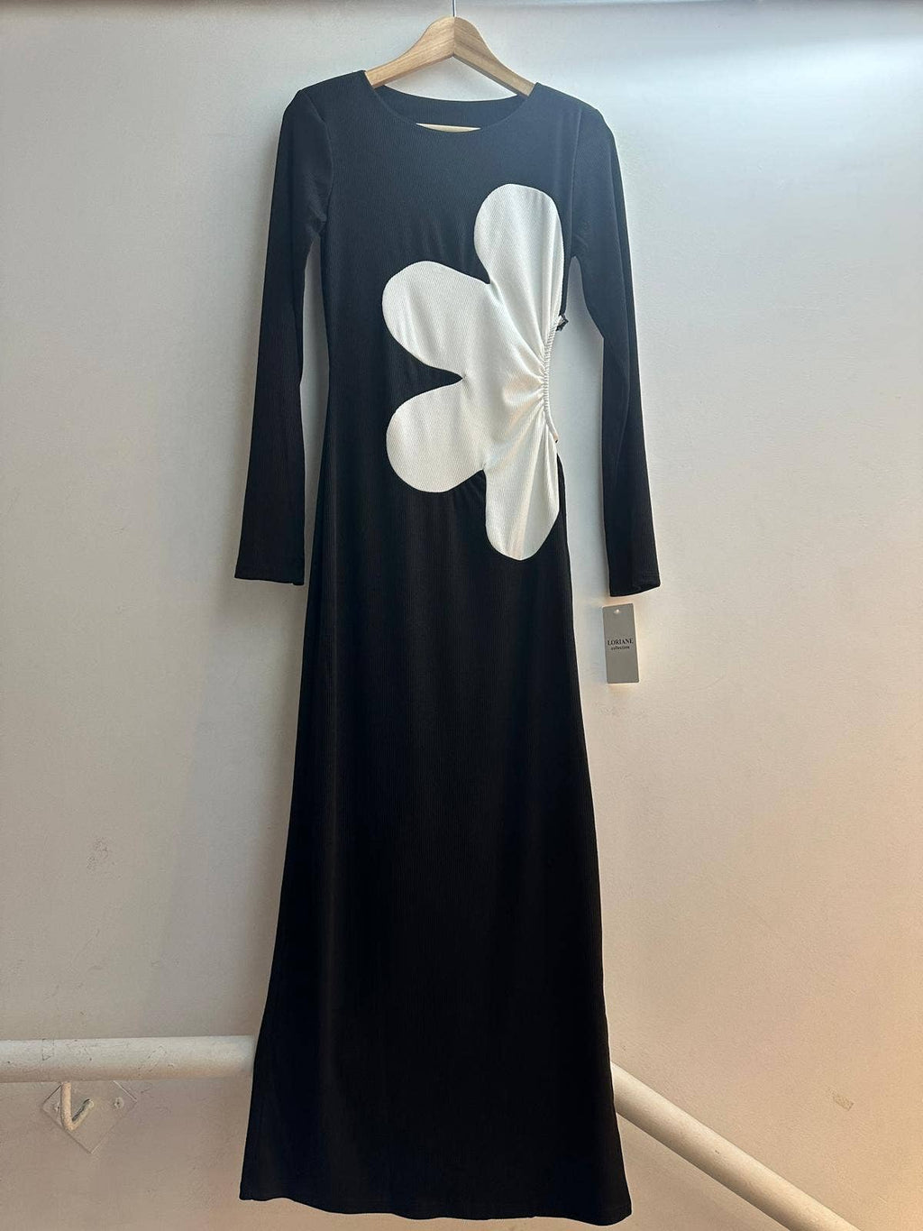 6778 Robe longue avec un motif florale : NOIR/ROUGE / UNIQUE