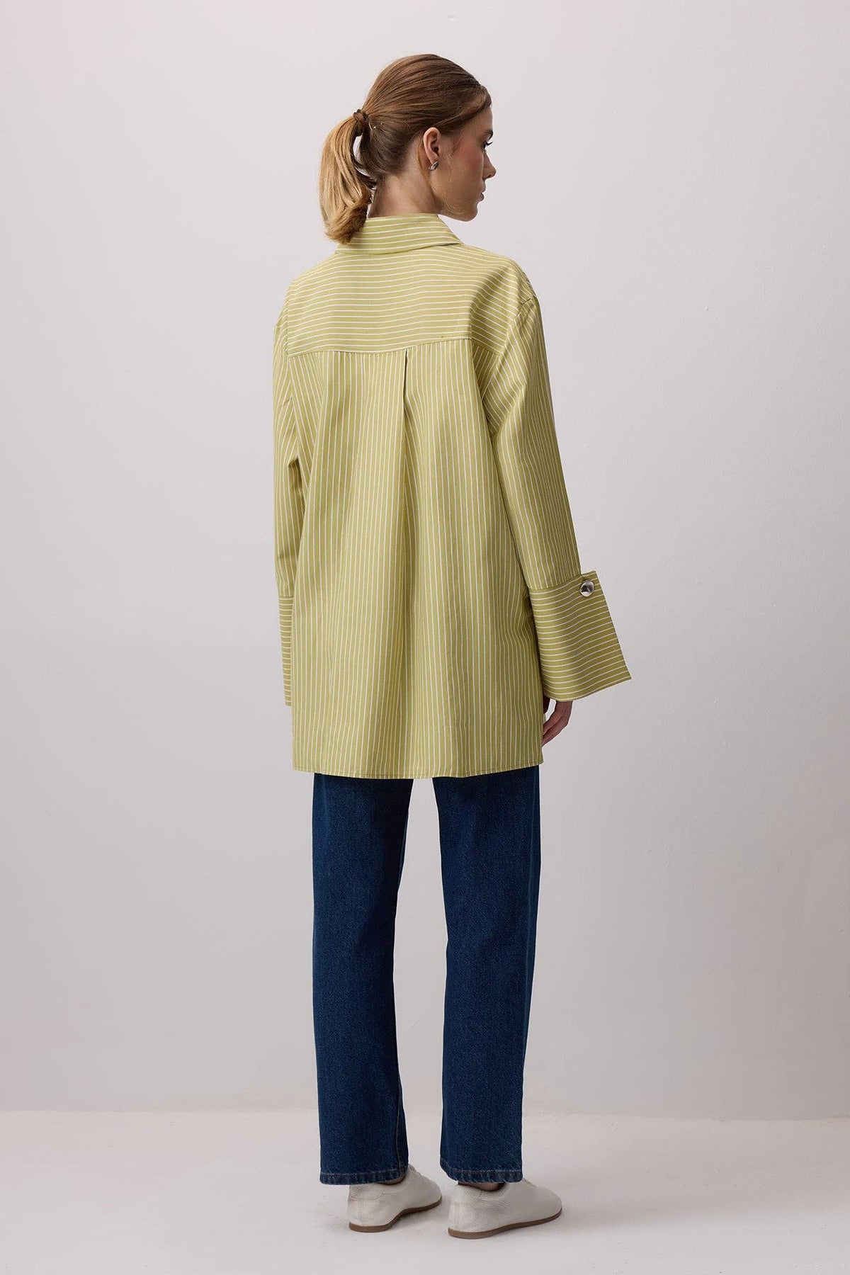 Chemise rayée oversize avec larges poignets – Mélange de coton