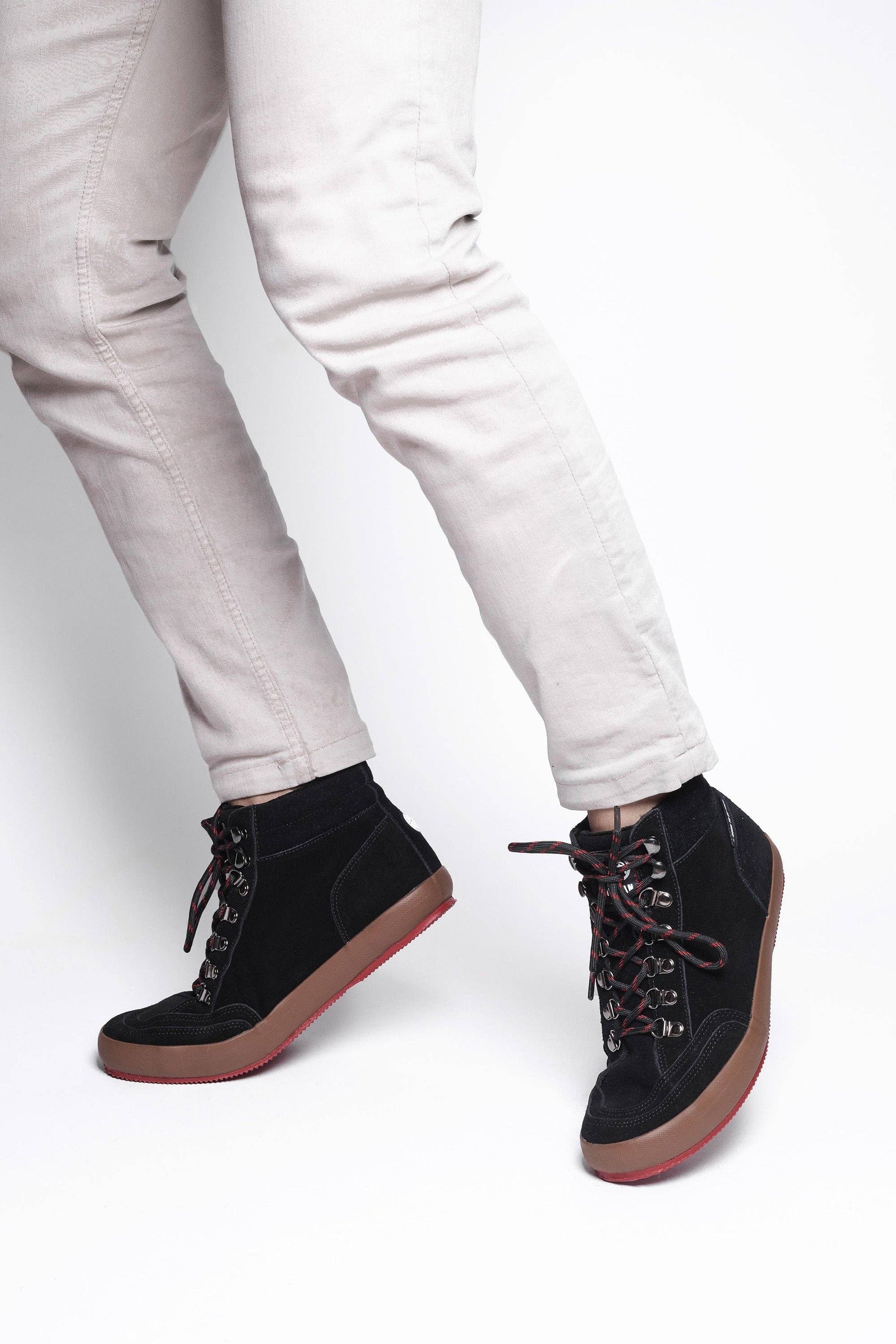 Highland Black: 43