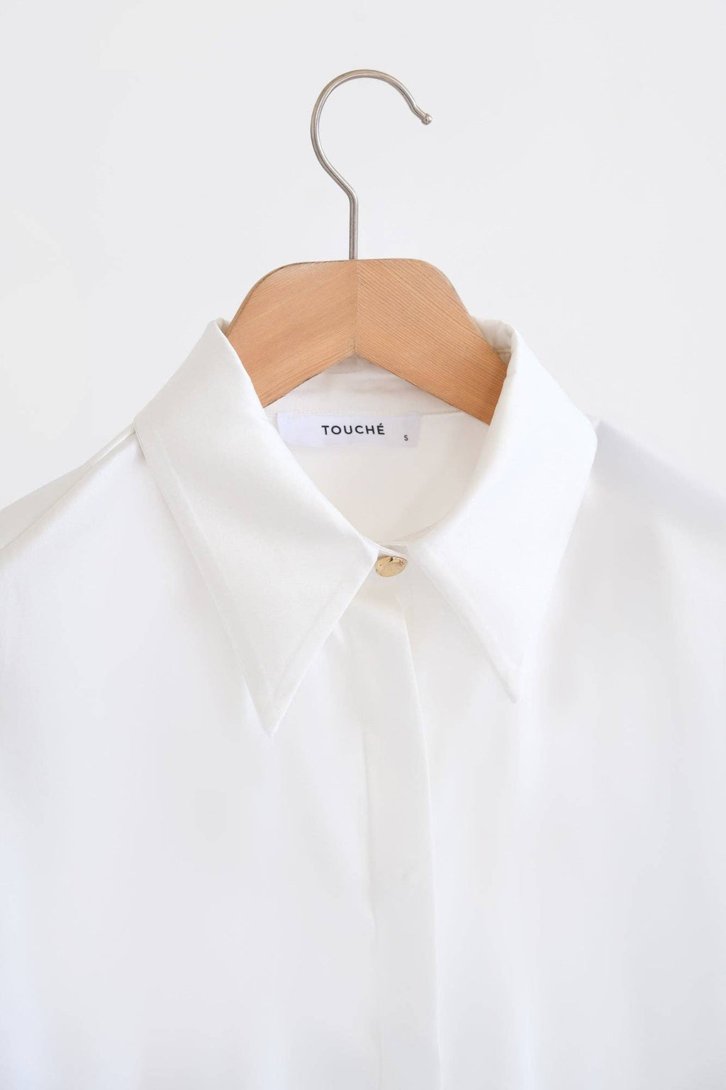 Chemise oversize en satin à larges poignets affirmés