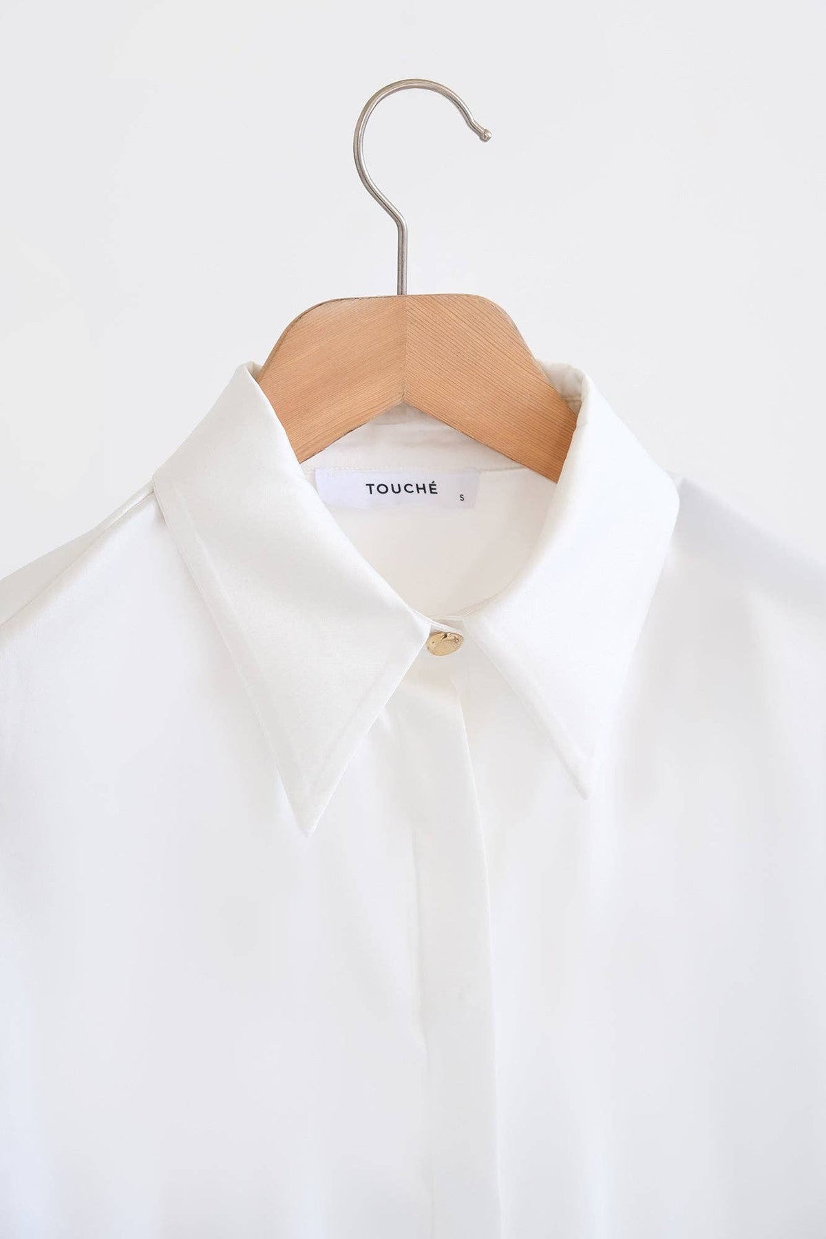 Chemise oversize en satin à larges poignets affirmés
