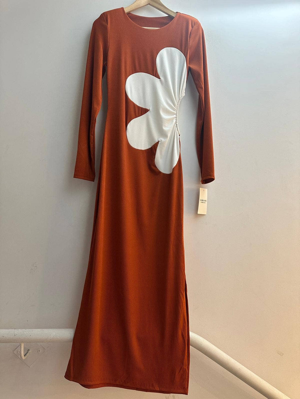 6778 Robe longue avec un motif florale : NOIR/ROUGE / UNIQUE