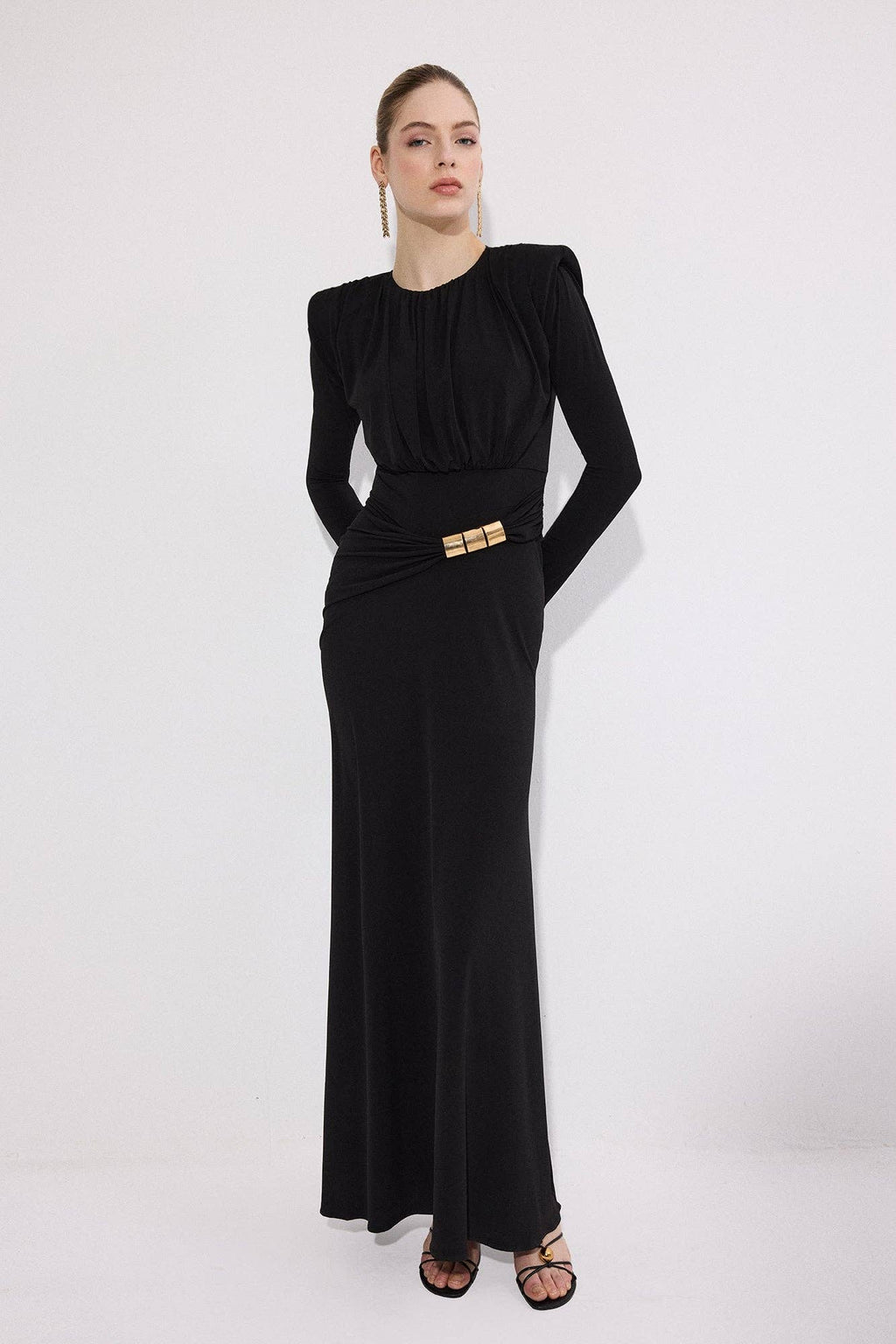 Robe de soirée maxi avec détail doré – élégante, cintrée et formelle