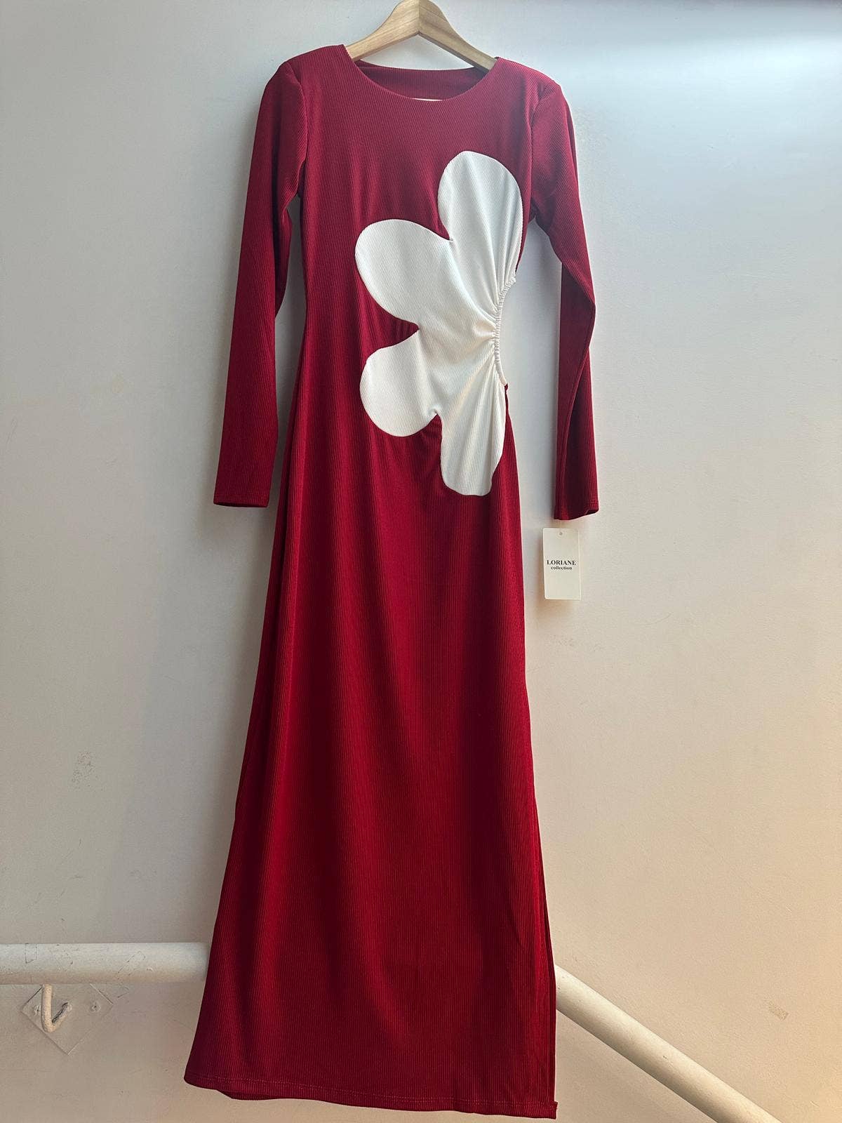 6778 Robe longue avec un motif florale : NOIR/ROUGE / UNIQUE