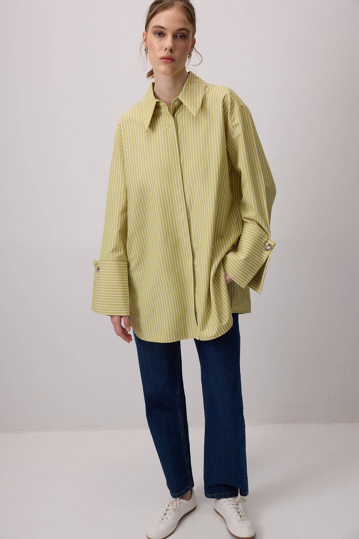 Chemise rayée oversize avec larges poignets – Mélange de coton