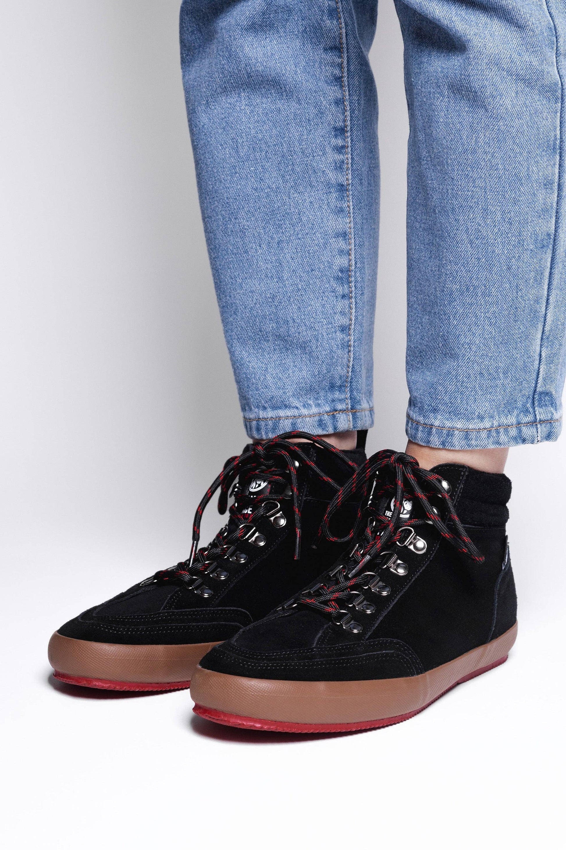 Highland Black: 43
