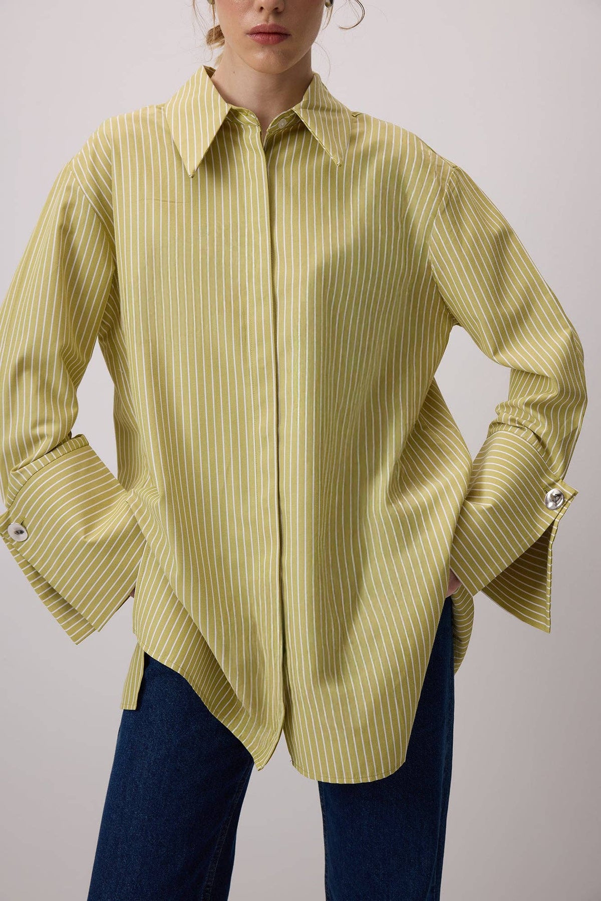 Chemise rayée oversize avec larges poignets – Mélange de coton