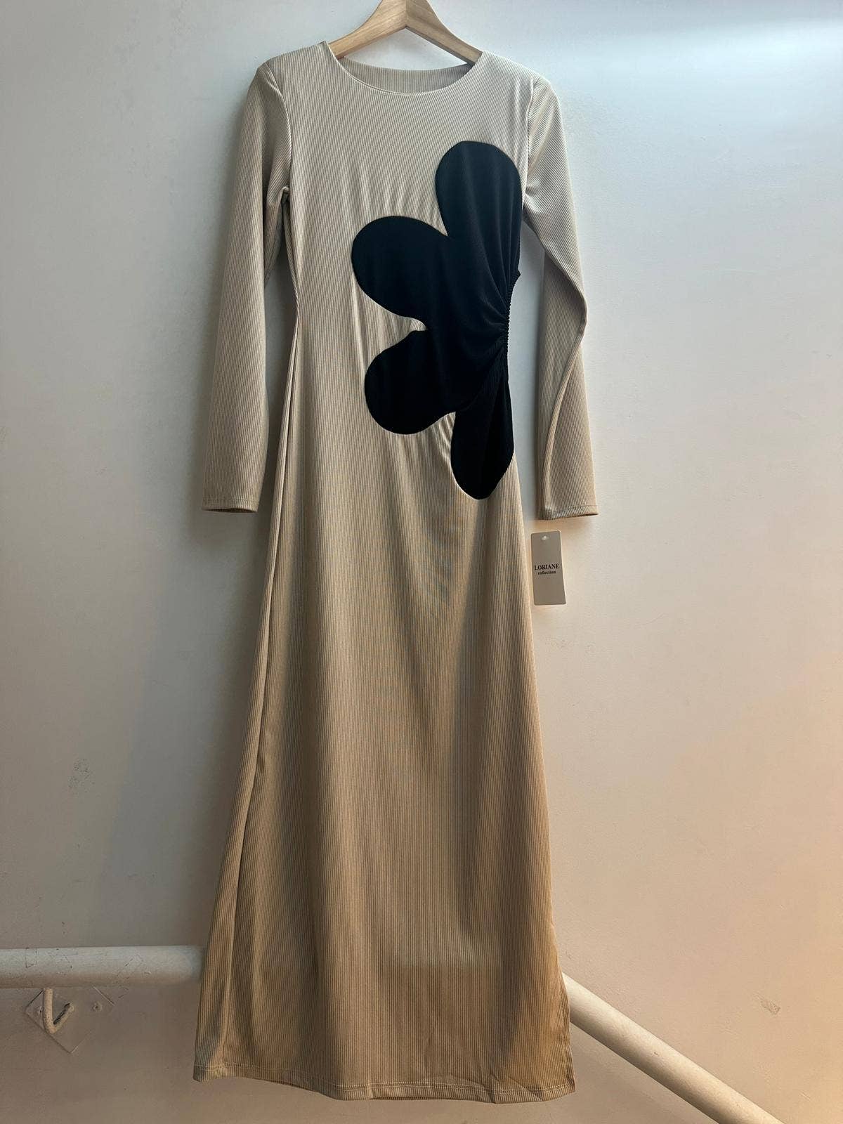 6778 Robe longue avec un motif florale : NOIR/ROUGE / UNIQUE