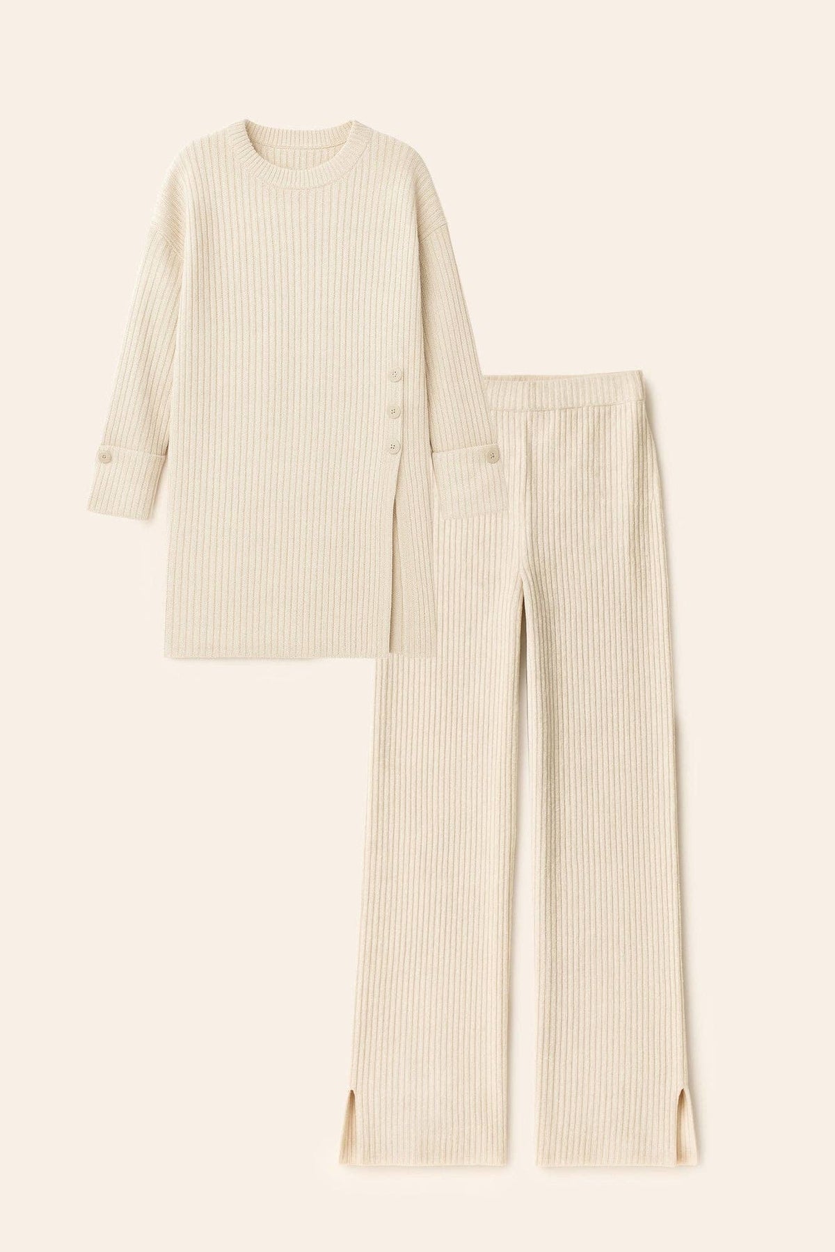 ENSEMBLE EN MAILLE AVEC DÉTAILS DE BOUTONS