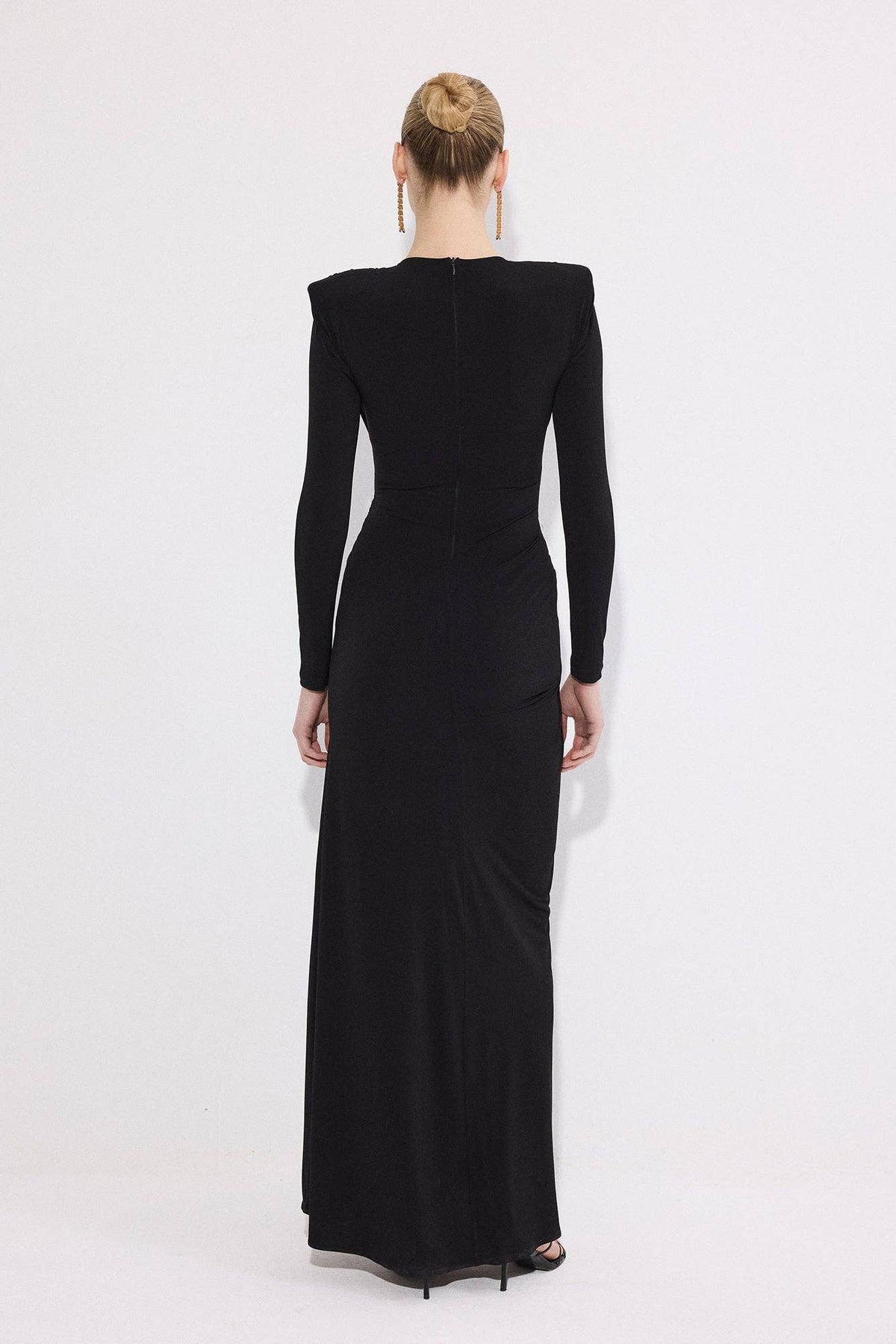 Robe de soirée maxi avec détail doré – élégante, cintrée et formelle