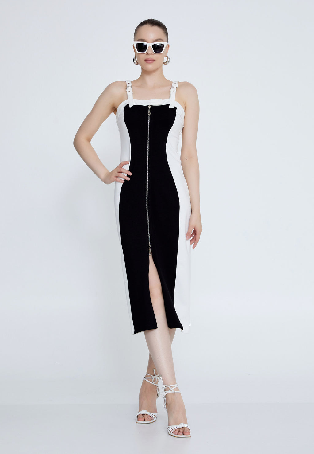 Robe midi élégante noir et blanc à fermeture zippée – Coupe près du corps