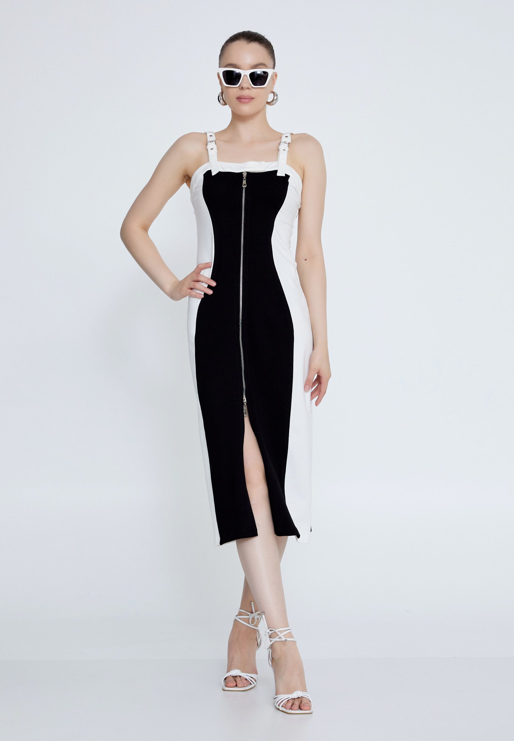 Robe midi élégante noir et blanc à fermeture zippée – Coupe près du corps