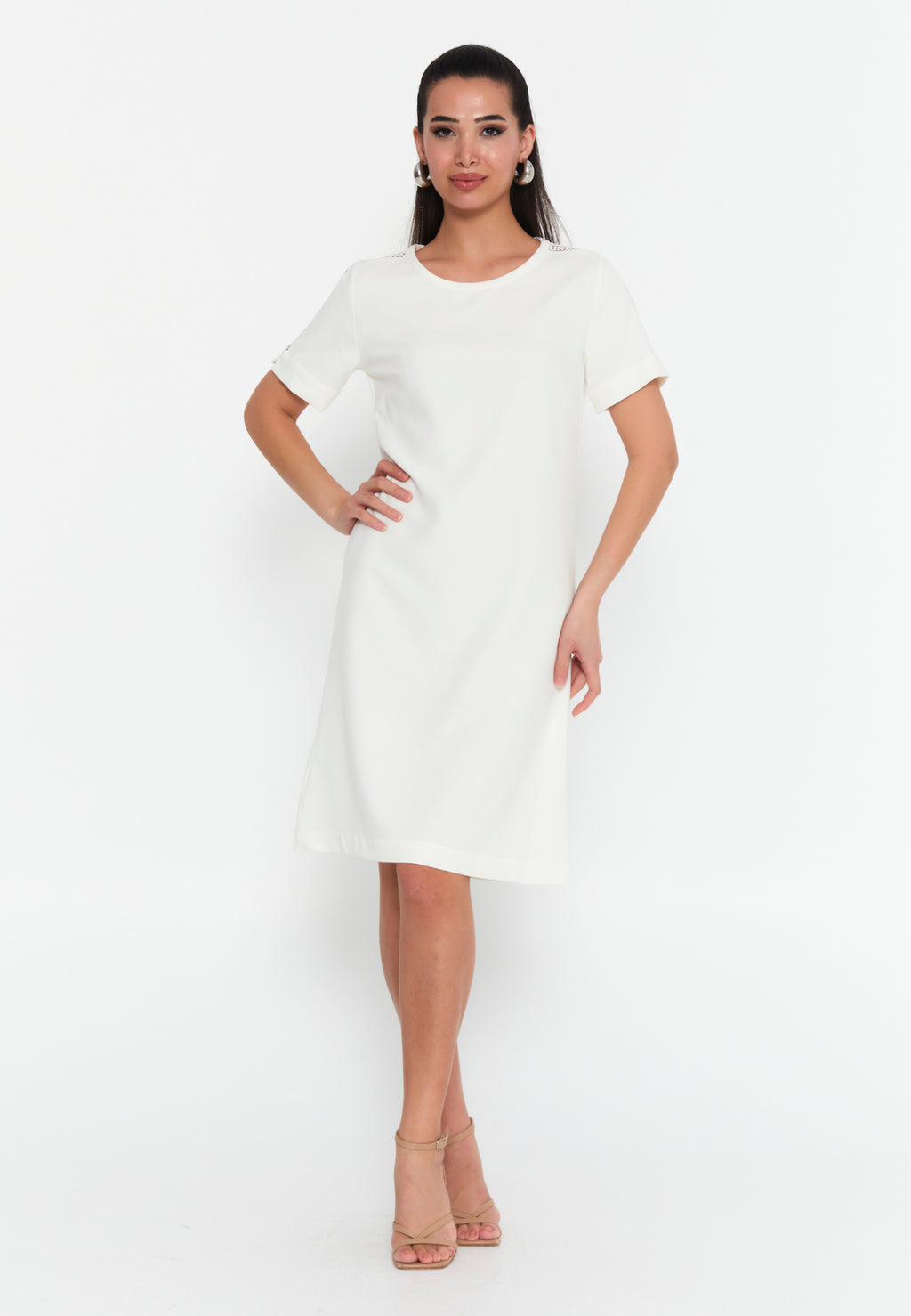 Robe Élégance Pure – Blanche à Coupe Fluide