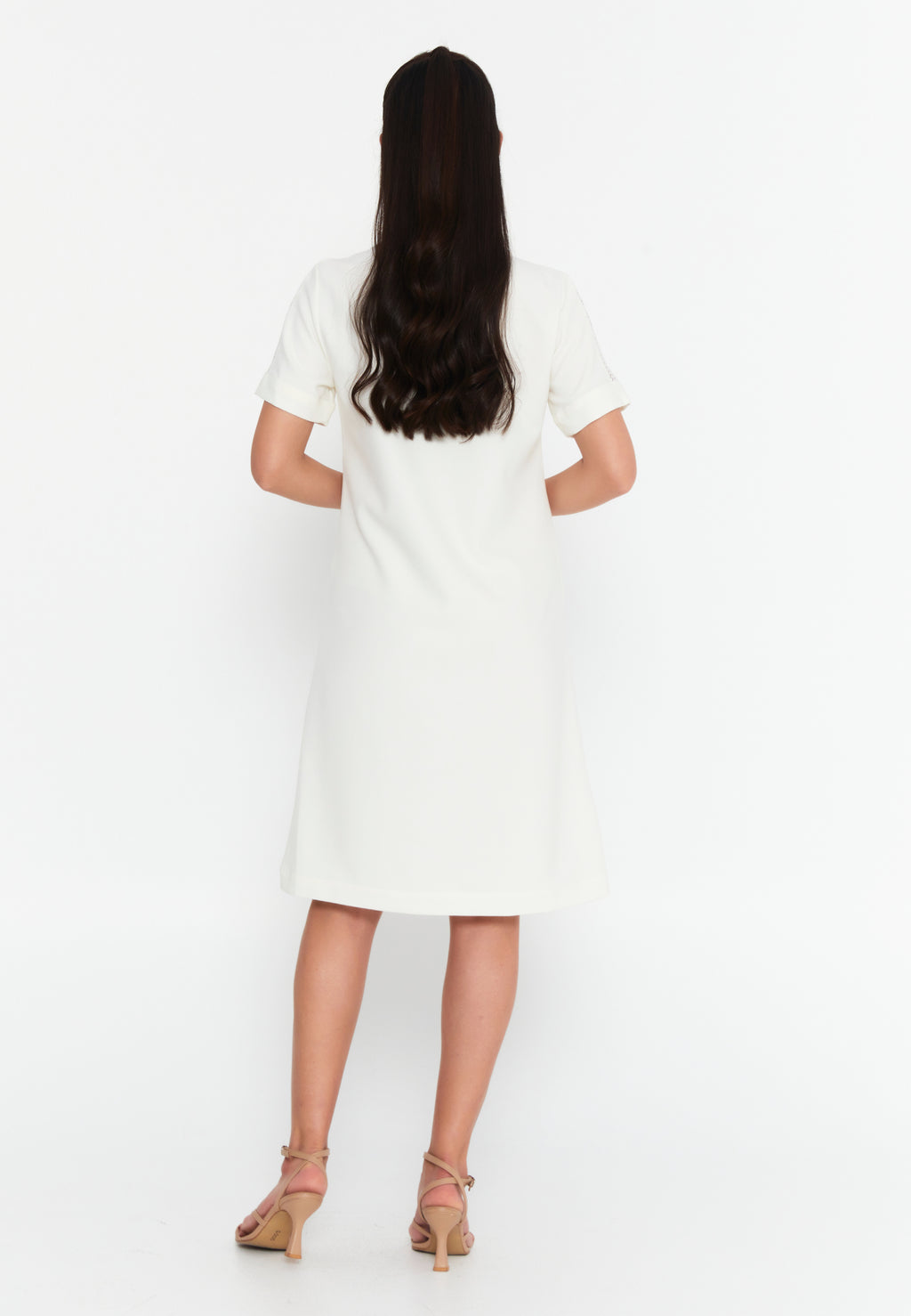 Robe Élégance Pure – Blanche à Coupe Fluide