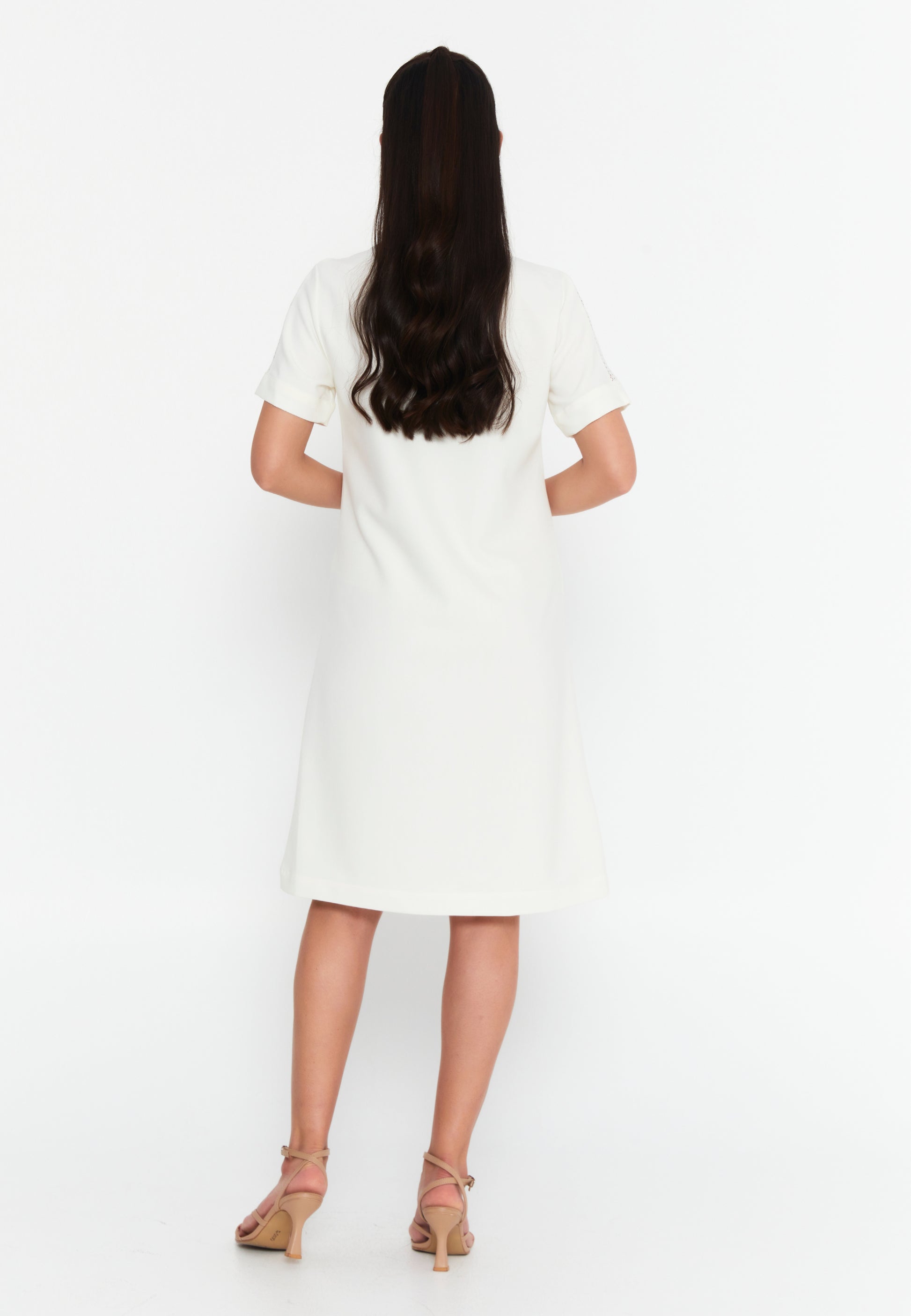 Robe Élégance Pure – Blanche à Coupe Fluide