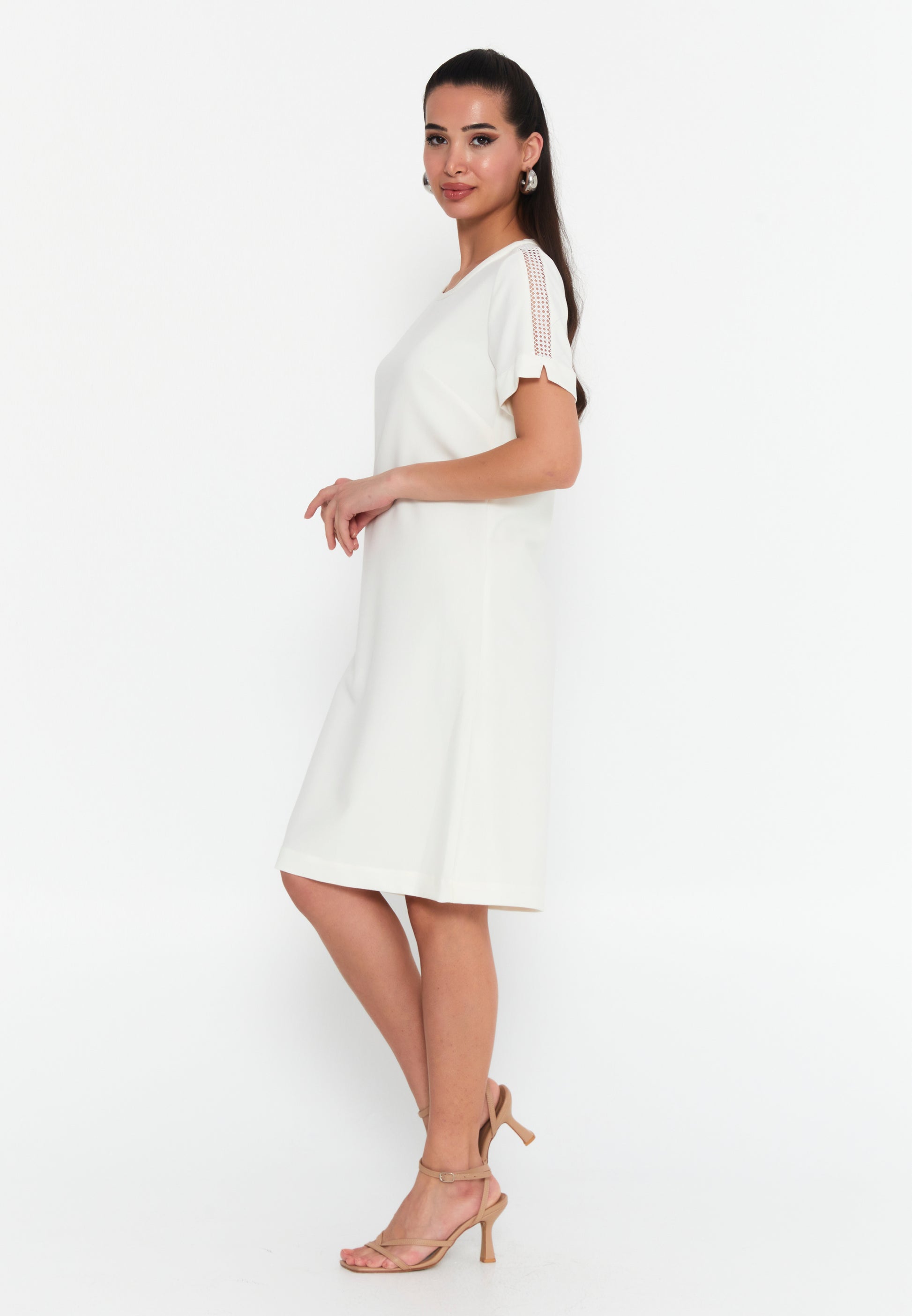 Robe Élégance Pure – Blanche à Coupe Fluide