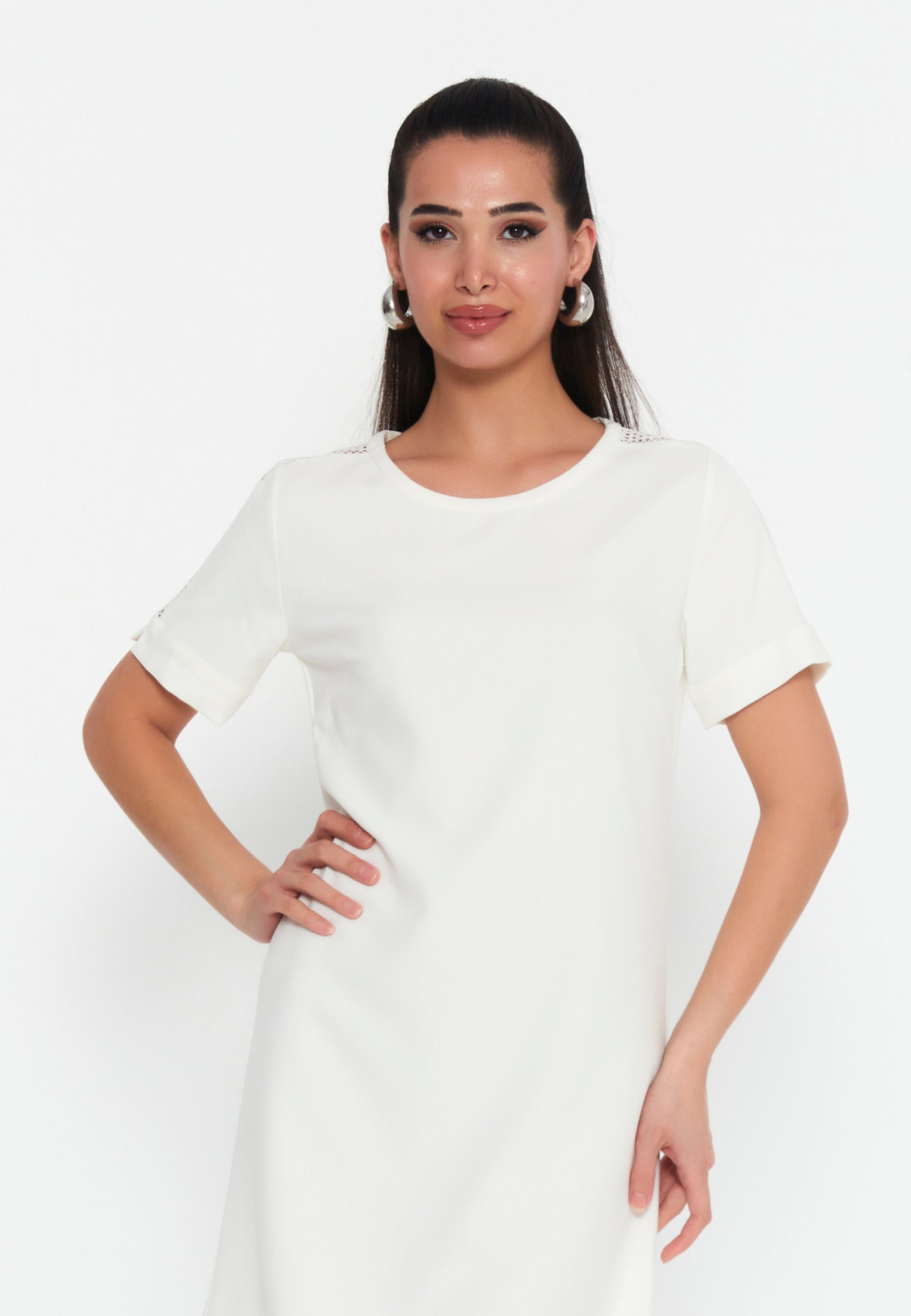 Robe Élégance Pure – Blanche à Coupe Fluide