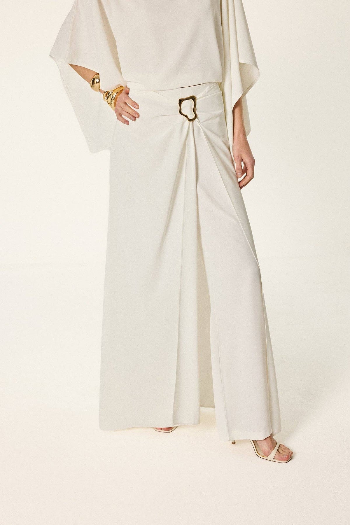 Blouse chauve‑souris élégante et pantalon à jambes larges — coordonné de soirée