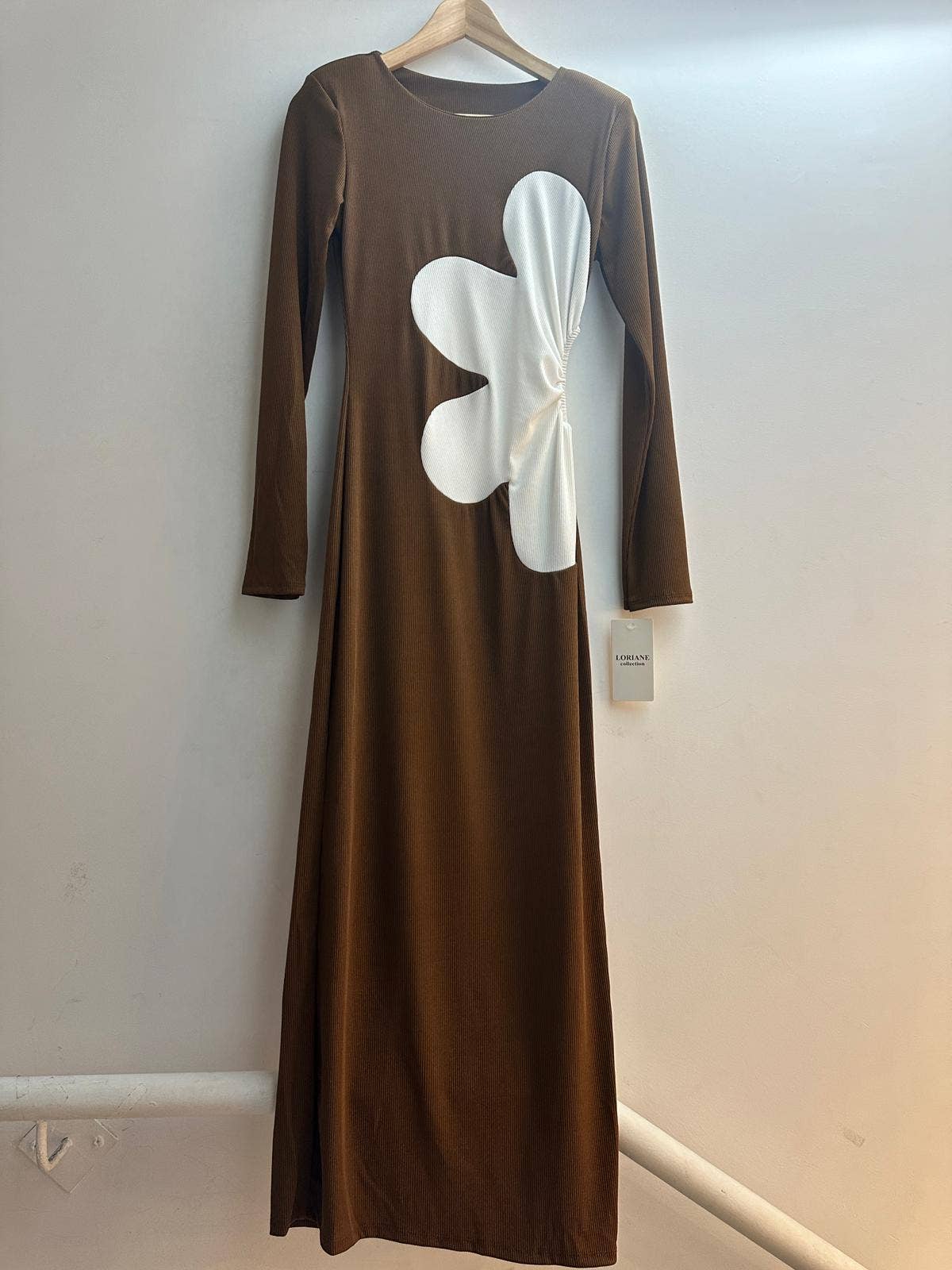 6778 Robe longue avec un motif florale : NOIR/ROUGE / UNIQUE