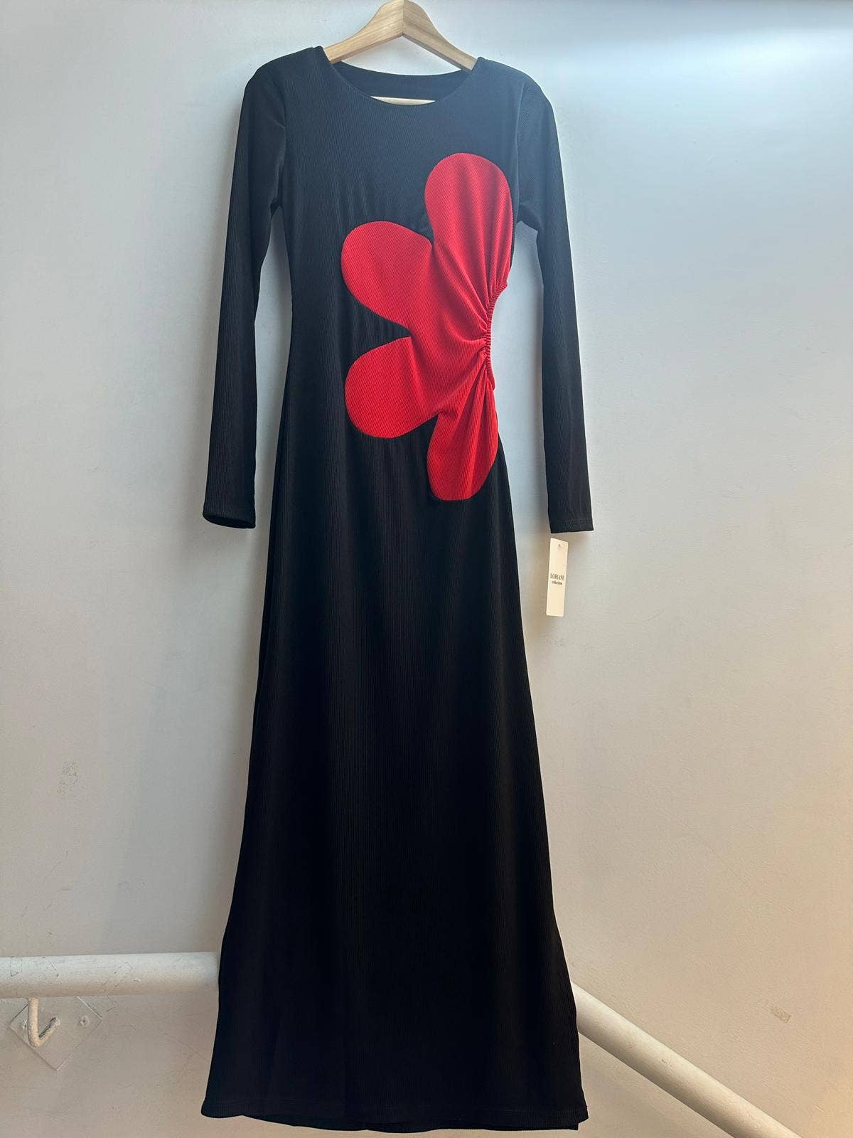 6778 Robe longue avec un motif florale : NOIR/ROUGE / UNIQUE