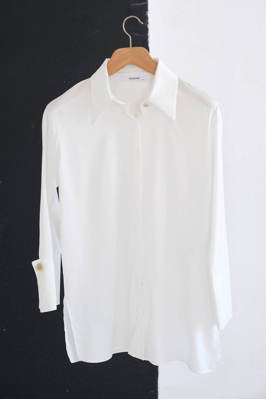 Chemise oversize en satin à larges poignets affirmés