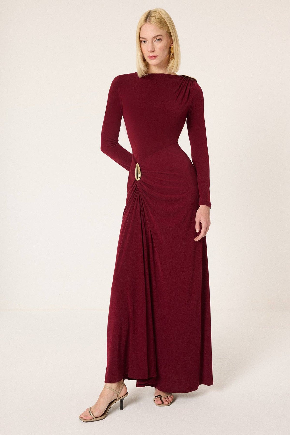 Robe maxi drapée avec détail boucle – Élégante et sculptante: Bourgogne