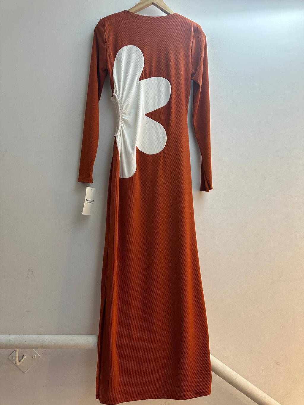 6778 Robe longue avec un motif florale : NOIR/ROUGE / UNIQUE