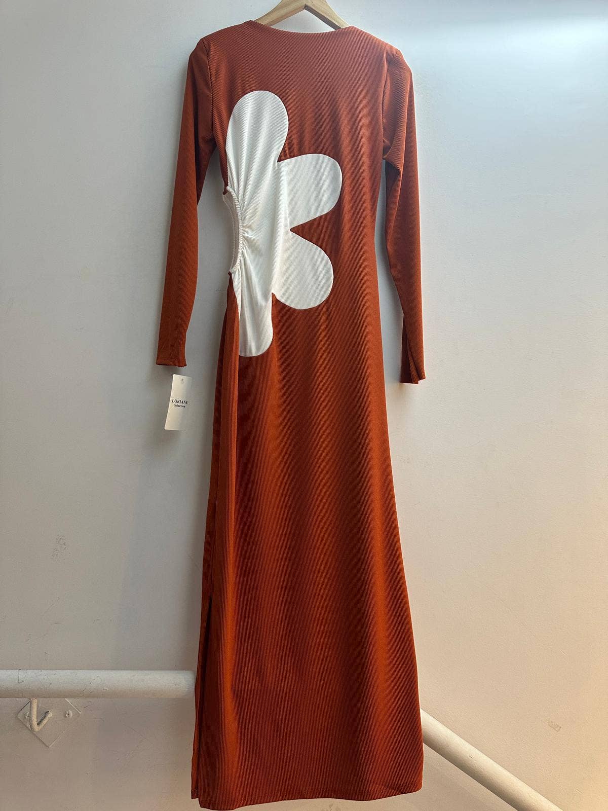 6778 Robe longue avec un motif florale : NOIR/ROUGE / UNIQUE