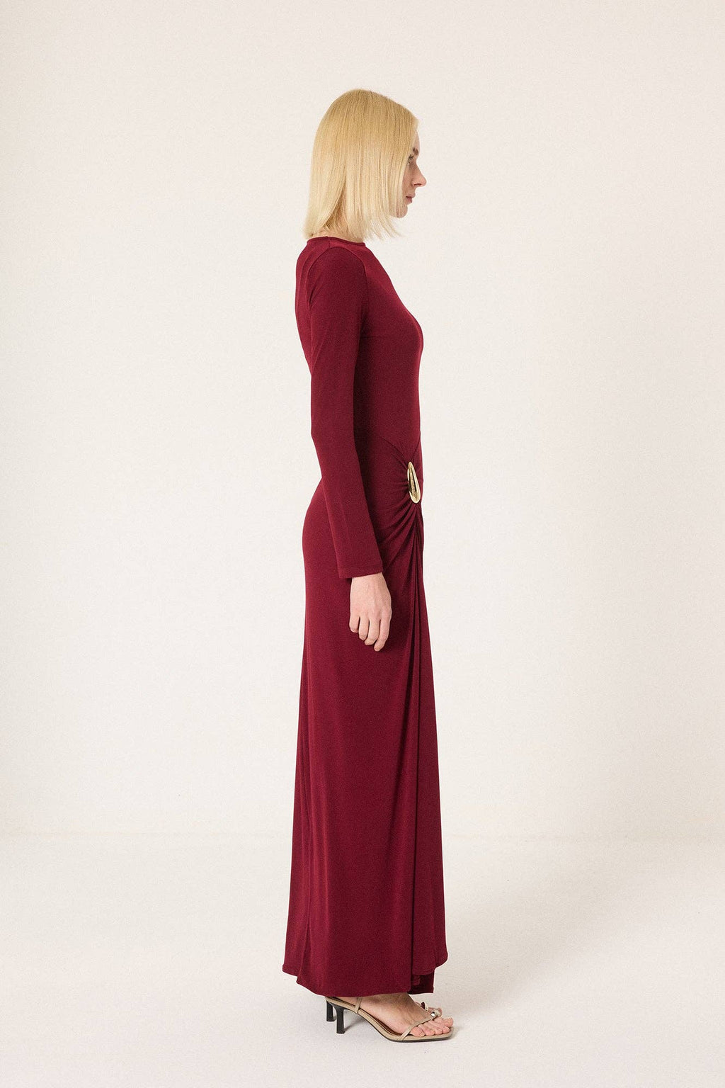 Robe maxi drapée avec détail boucle – Élégante et sculptante: Bourgogne