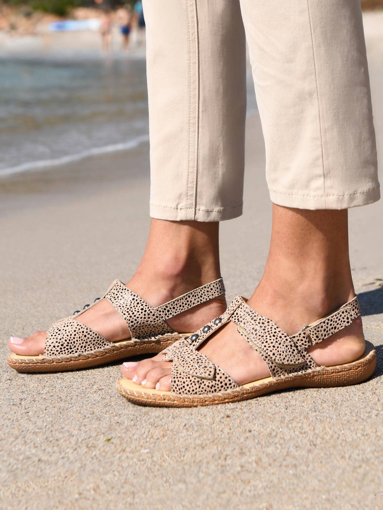 Sandales ultra souples en cuir (1005251_0033): Imprimé Beige / 40
