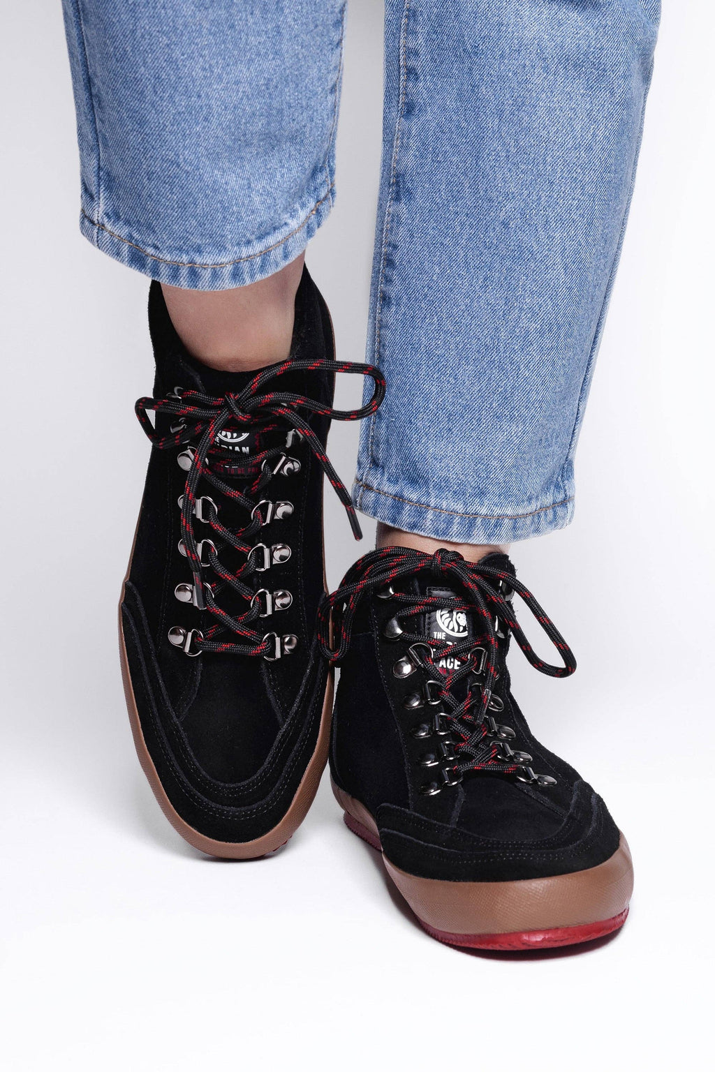 Highland Black: 43