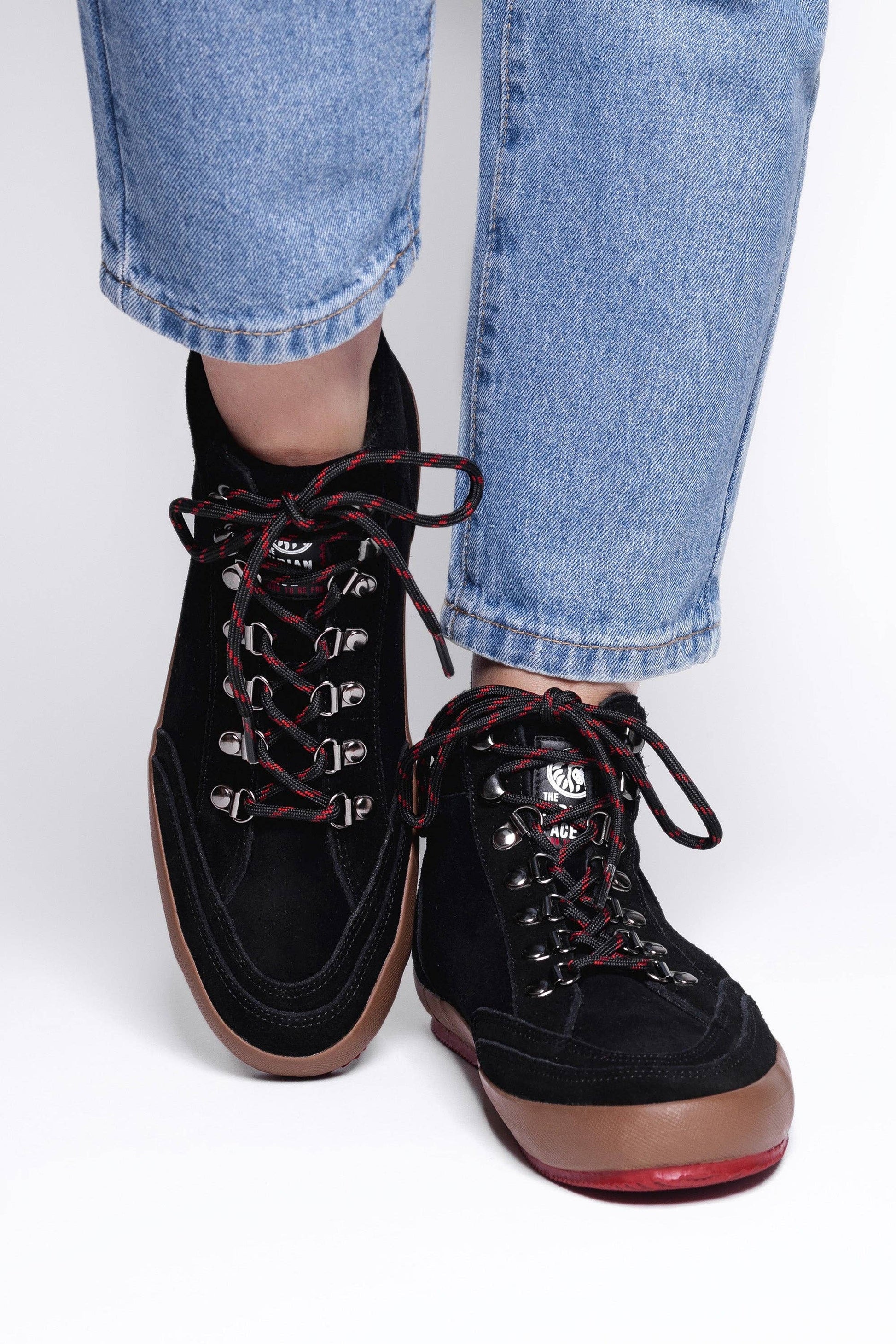 Highland Black: 43