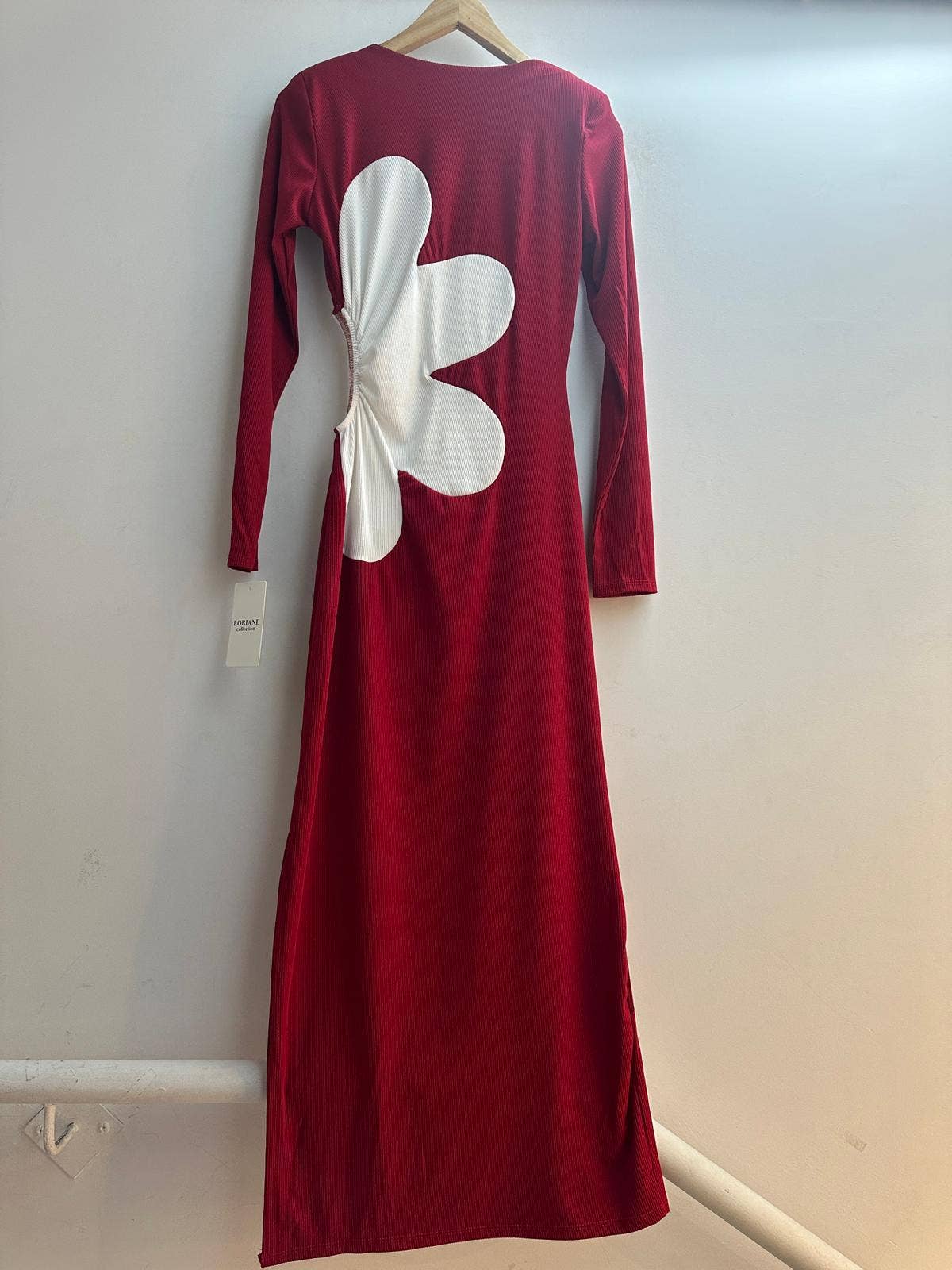 6778 Robe longue avec un motif florale : NOIR/ROUGE / UNIQUE