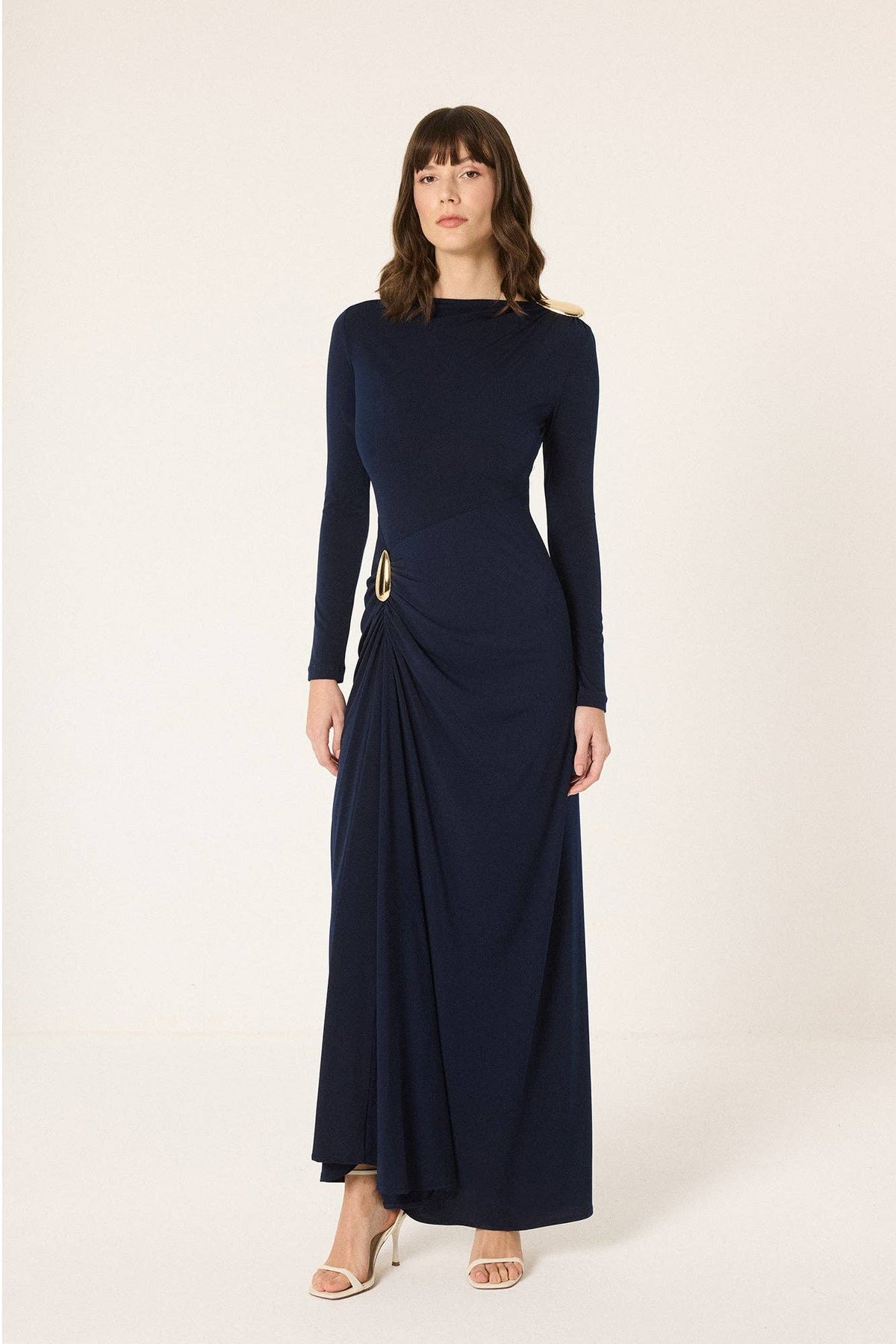 Robe maxi drapée avec détail boucle – Élégante et sculptante – Bleu marine